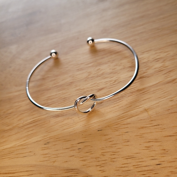 🎉HP🎉 Silver Knot Bracelet - Picture 3 of 3